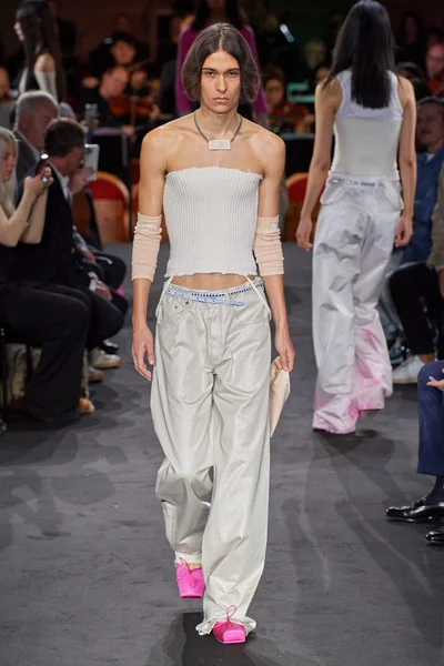 Look 32